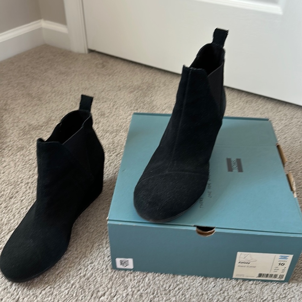Toms Kelsey Wedge Suede Bootie- Black